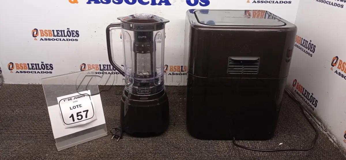 LOTE 157 - 01 AIR FRYER/FORNO 12L 220V MARCA MONDIAL E 01 LIQUIDIFICADOR 220V MARCA MONDIAL. (NO ESTADO) ATENÇÃO! FAZER A VISITAÇÃO ANTES DE ARREMATAR, NÃO SABEMOS SE FUNCIONA, LEILÃO NÃO TEM GARANTIA E NEM DEVOLUÇÃO, SUJEITO A POSSÍVEIS AVARIAS VISÍVEIS/OCULTAS E/OU AUSÊNCIA DE COMPONENTES.