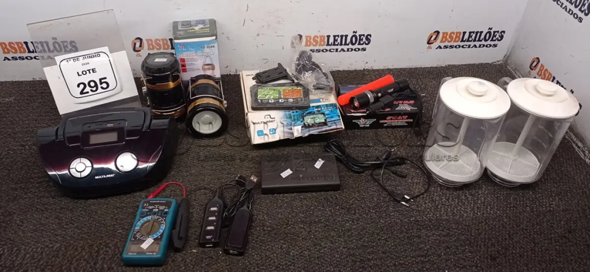 LOTE 295 - 01 MP3 BOOMBOX MARCA MULTILASER, 02 LUMINÁRIAS DE CAMPING, 02 MINIS COPOS DE LIQUIDIFICADOR, 01 ADAPTADOR DE USB, 01 MULTÍMETRO, 01 LANTERNA E 01 GPS MARCA MULTILASER. (NO ESTADO) ATENÇÃO! FAZER A VISITAÇÃO ANTES DE ARREMATAR, NÃO SABEMOS SE FUNCIONA, LEILÃO NÃO TEM GARANTIA E NEM DEVOLUÇÃO, SUJEITO A POSSÍVEIS AVARIAS VISÍVEIS/OCULTAS E/OU AUSÊNCIA DE COMPONENTES.