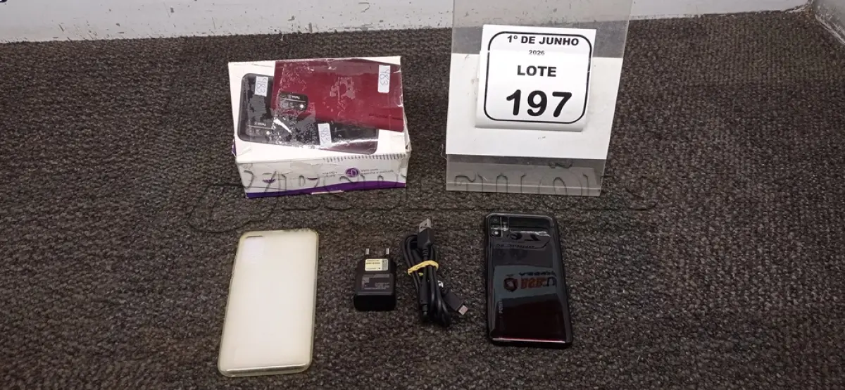 LOTE 197 - 01 SMARTPHONE MODELO TWIST MARCA POSITIVO. (NO ESTADO) ATENÇÃO! FAZER A VISITAÇÃO ANTES DE ARREMATAR, NÃO SABEMOS SE FUNCIONA, LEILÃO NÃO TEM GARANTIA E NEM DEVOLUÇÃO, SUJEITO A POSSÍVEIS AVARIAS VISÍVEIS/OCULTAS E/OU AUSÊNCIA DE COMPONENTES.