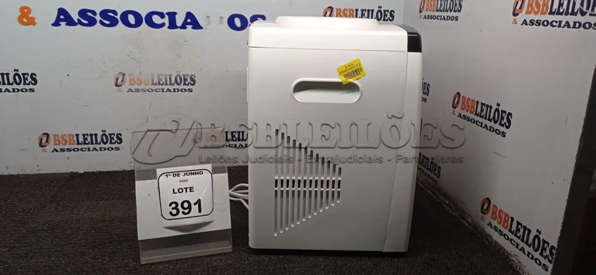 LOTE 391 - 01 BEBEDOURO PARA GARRAFÃO 220V MARCA AGRATTO. (NO ESTADO) ATENÇÃO! FAZER A VISITAÇÃO ANTES DE ARREMATAR, NÃO SABEMOS SE FUNCIONA, LEILÃO NÃO TEM GARANTIA E NEM DEVOLUÇÃO, SUJEITO A POSSÍVEIS AVARIAS VISÍVEIS/OCULTAS E/OU AUSÊNCIA DE COMPONENTES.