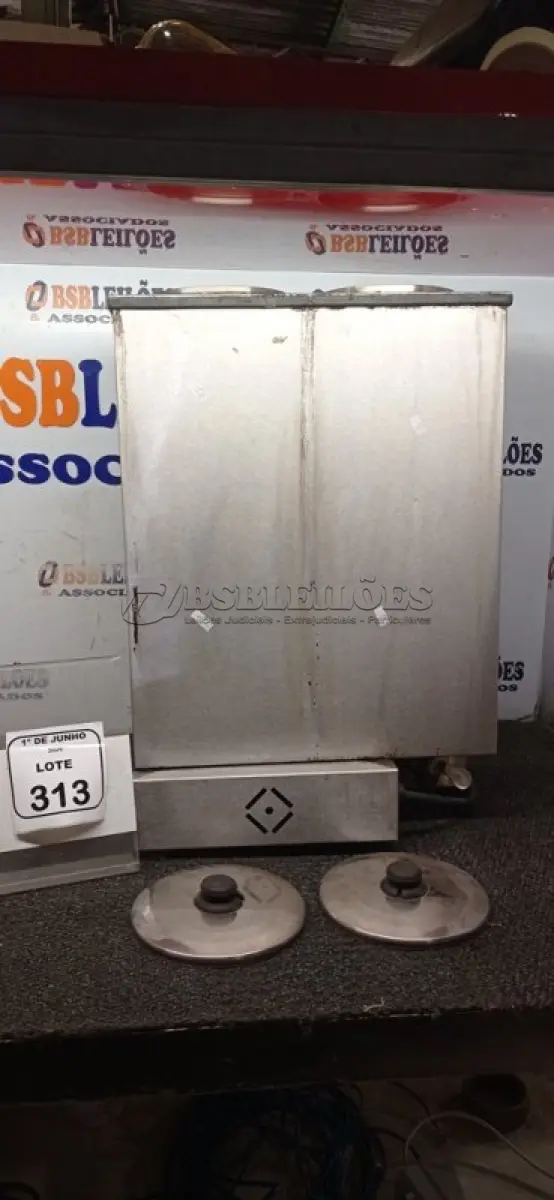 LOTE 313 - 01 CAFETEIRA INDUSTRIAL EM INOX MARCA MARCHESONI. (NO ESTADO) ATENÇÃO! FAZER A VISITAÇÃO ANTES DE ARREMATAR, NÃO SABEMOS SE FUNCIONA, LEILÃO NÃO TEM GARANTIA E NEM DEVOLUÇÃO, SUJEITO A POSSÍVEIS AVARIAS VISÍVEIS/OCULTAS E/OU AUSÊNCIA DE COMPONENTES.