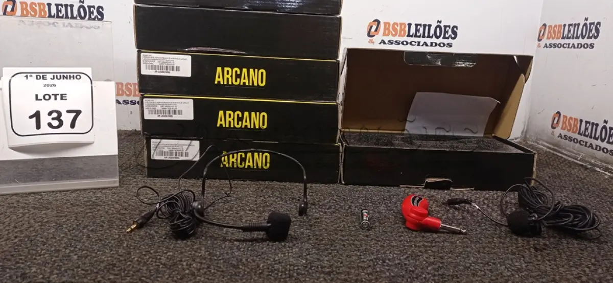 LOTE 137 - 06 MICROFONES AURICULAR COM MICROFONE DE LAPELA MODELO LA500 MARCA ARCANO. (NO ESTADO) ATENÇÃO! FAZER A VISITAÇÃO ANTES DE ARREMATAR, NÃO SABEMOS SE FUNCIONA, LEILÃO NÃO TEM GARANTIA E NEM DEVOLUÇÃO, SUJEITO A POSSÍVEIS AVARIAS VISÍVEIS/OCULTAS E/OU AUSÊNCIA DE COMPONENTES.