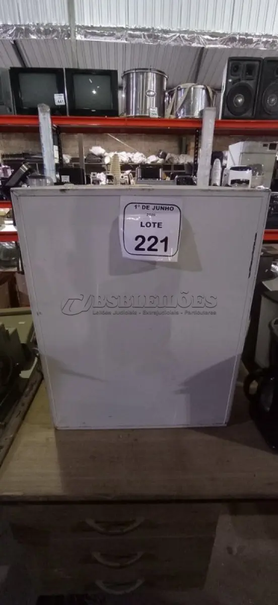 LOTE 221 - 01 ESTUFA PARA ESTERILIZAÇÃO E SECAGEM. (NO ESTADO) ATENÇÃO! FAZER A VISITAÇÃO ANTES DE ARREMATAR, NÃO SABEMOS SE FUNCIONA, LEILÃO NÃO TEM GARANTIA E NEM DEVOLUÇÃO, SUJEITO A POSSÍVEIS AVARIAS VISÍVEIS/OCULTAS E/OU AUSÊNCIA DE COMPONENTES.