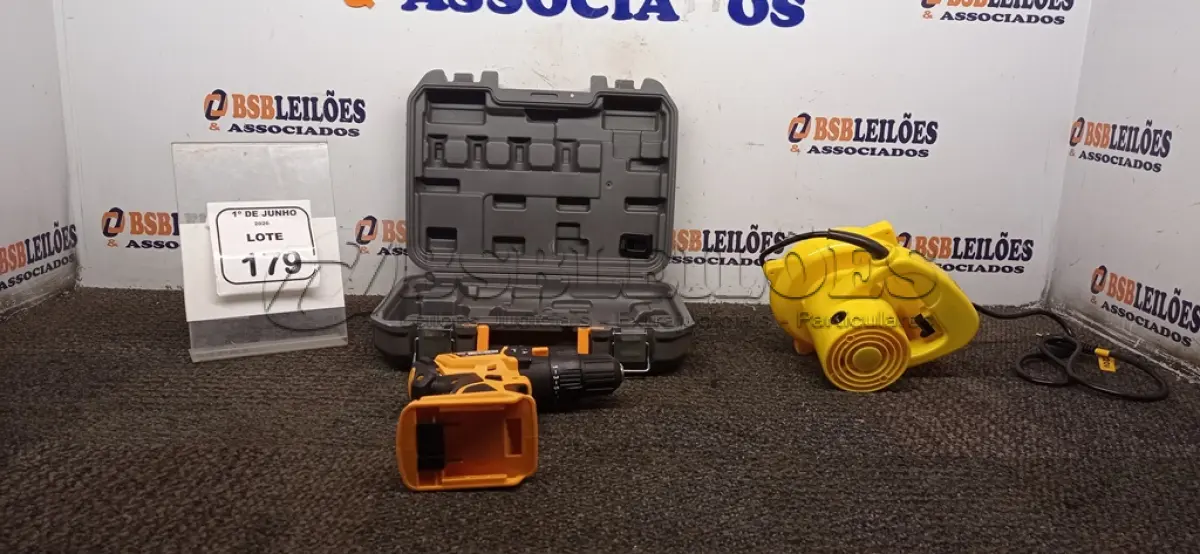 LOTE 179 - 01 FURADEIRA COM MALETA SEM BATERIA MARCA WAP E 01 SOPRADOR E ASPIRADOR 220V 700W MARCA BOMVINK. (NO ESTADO) ATENÇÃO! FAZER A VISITAÇÃO ANTES DE ARREMATAR, NÃO SABEMOS SE FUNCIONA, LEILÃO NÃO TEM GARANTIA E NEM DEVOLUÇÃO, SUJEITO A POSSÍVEIS AVARIAS VISÍVEIS/OCULTAS E/OU AUSÊNCIA DE COMPONENTES.