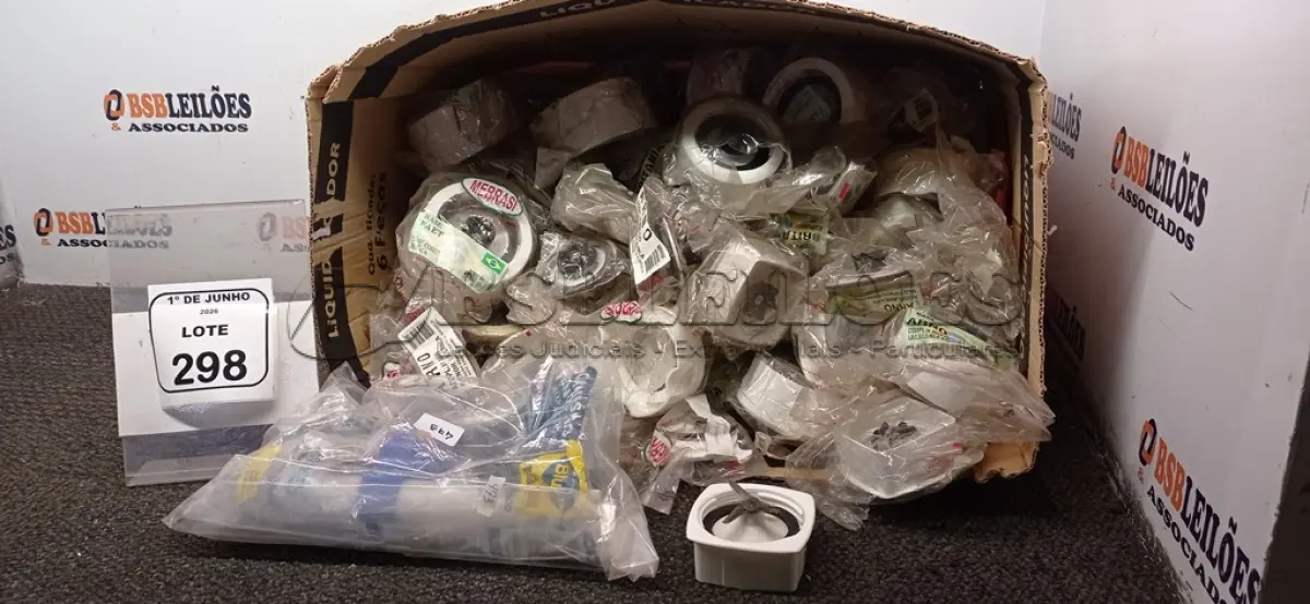 LOTE 298 - 01 LOTE COM GRANDE QUANTIDADE DE ACOPLAMENTOS E BASE DE LIQUIDIFICADORES. (NO ESTADO) ATENÇÃO! FAZER A VISITAÇÃO ANTES DE ARREMATAR, NÃO SABEMOS SE FUNCIONA, LEILÃO NÃO TEM GARANTIA E NEM DEVOLUÇÃO, SUJEITO A POSSÍVEIS AVARIAS VISÍVEIS/OCULTAS E/OU AUSÊNCIA DE COMPONENTES.