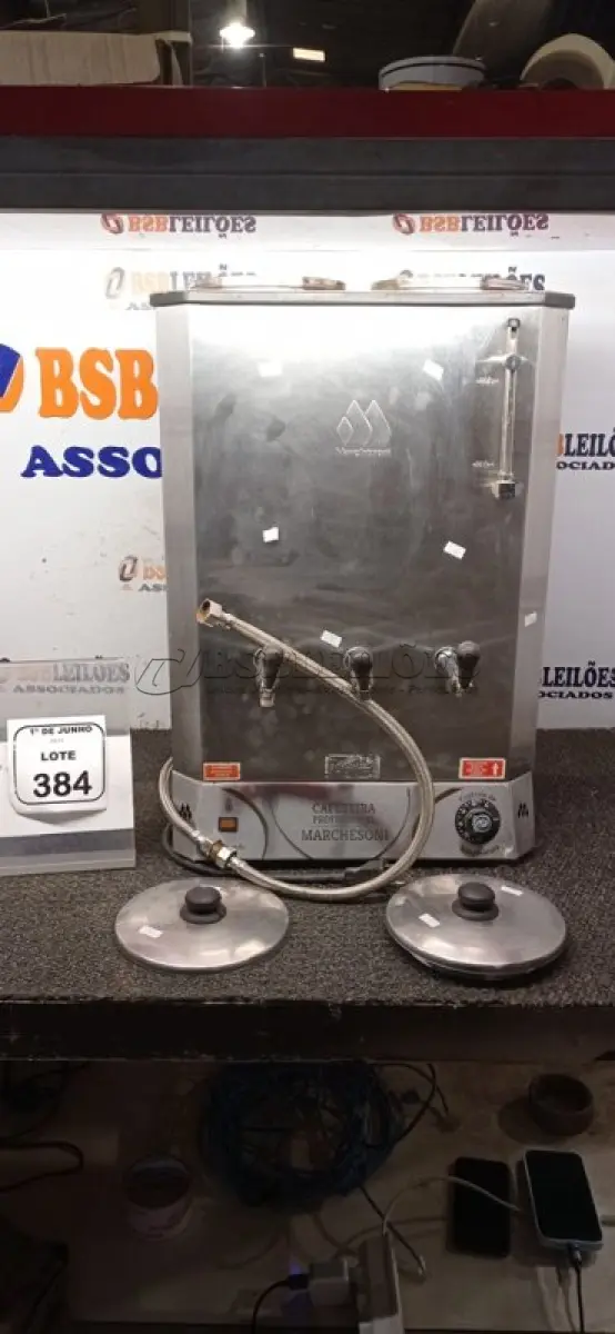 LOTE 384 - 01 CAFETEIRA INDUSTRIAL EM INOX MARCA MARCHESONI. (NO ESTADO) ATENÇÃO! FAZER A VISITAÇÃO ANTES DE ARREMATAR, NÃO SABEMOS SE FUNCIONA, LEILÃO NÃO TEM GARANTIA E NEM DEVOLUÇÃO, SUJEITO A POSSÍVEIS AVARIAS VISÍVEIS/OCULTAS E/OU AUSÊNCIA DE COMPONENTES.
