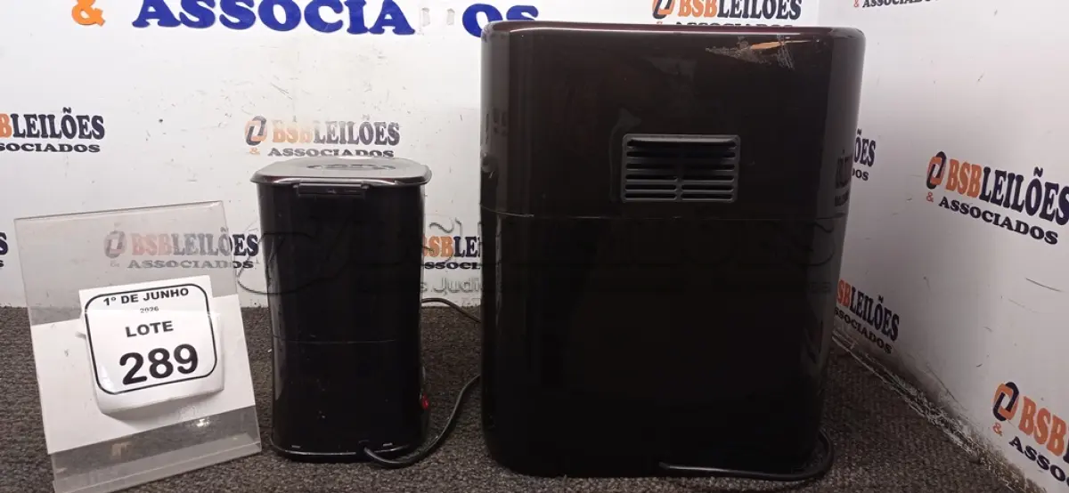 LOTE 289 - 01 AIR FRYER/FORNO 12L 220V MARCA MONDIAL E 01 CAFETEIRA 220V MARCA MONDIAL. (NO ESTADO) ATENÇÃO! FAZER A VISITAÇÃO ANTES DE ARREMATAR, NÃO SABEMOS SE FUNCIONA, LEILÃO NÃO TEM GARANTIA E NEM DEVOLUÇÃO, SUJEITO A POSSÍVEIS AVARIAS VISÍVEIS/OCULTAS E/OU AUSÊNCIA DE COMPONENTES.