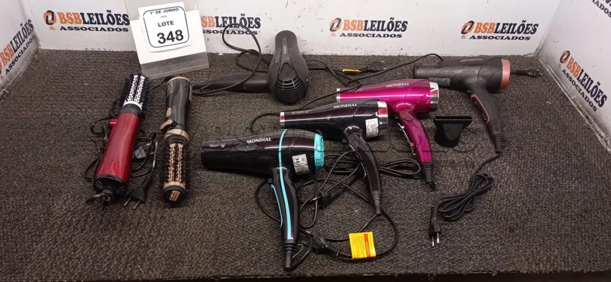 LOTE 348 - 02 ESCOVAS DE CABELO ELÉTRICA MARCA MONDIAL E 05 SECADORES DE CABELO MODELOS DIVERSOS MARCA MONDIAL. (NO ESTADO) ATENÇÃO! FAZER A VISITAÇÃO ANTES DE ARREMATAR, NÃO SABEMOS SE FUNCIONA, LEILÃO NÃO TEM GARANTIA E NEM DEVOLUÇÃO, SUJEITO A POSSÍVEIS AVARIAS VISÍVEIS/OCULTAS E/OU AUSÊNCIA DE COMPONENTES.