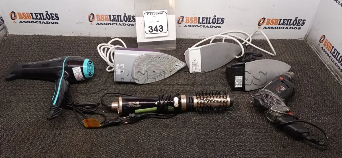 LOTE 343 - 03 FERROS DE PASSAR MODELOS DIVERSOS MARCA MONDIAL, 01 SECADOR DE CABELO, 01 ESCOVA DE CABELO ELÉTRICA E 01 FURADEIRA 220V MARCA MONDIAL. (NO ESTADO) ATENÇÃO! FAZER A VISITAÇÃO ANTES DE ARREMATAR, NÃO SABEMOS SE FUNCIONA, LEILÃO NÃO TEM GARANTIA E NEM DEVOLUÇÃO, SUJEITO A POSSÍVEIS AVARIAS VISÍVEIS/OCULTAS E/OU AUSÊNCIA DE COMPONENTES.