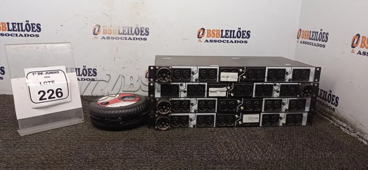 LOTE 226 - 04 RÉGUAS PARA RACK DE SERVIDORES MARCA LENOVO E 01 COMPRENSOR DE AR 12V. (NO ESTADO) ATENÇÃO! FAZER A VISITAÇÃO ANTES DE ARREMATAR, NÃO SABEMOS SE FUNCIONA, LEILÃO NÃO TEM GARANTIA E NEM DEVOLUÇÃO, SUJEITO A POSSÍVEIS AVARIAS VISÍVEIS/OCULTAS E/OU AUSÊNCIA DE COMPONENTES.