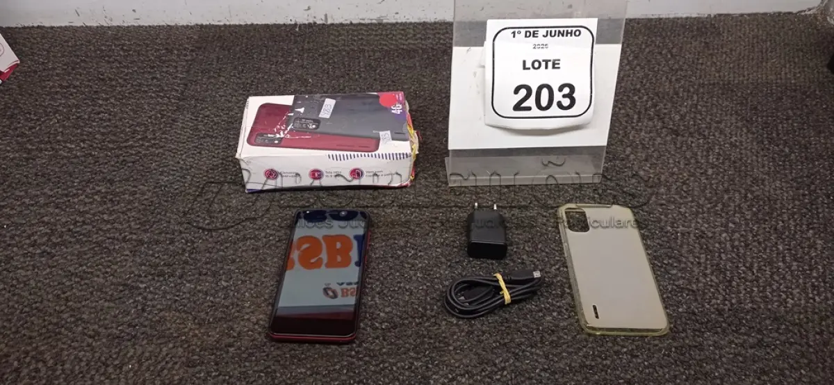 LOTE 203 - 01 SMARTPHONE MODELO TWIST MARCA POSITIVO. (NO ESTADO) ATENÇÃO! FAZER A VISITAÇÃO ANTES DE ARREMATAR, NÃO SABEMOS SE FUNCIONA, LEILÃO NÃO TEM GARANTIA E NEM DEVOLUÇÃO, SUJEITO A POSSÍVEIS AVARIAS VISÍVEIS/OCULTAS E/OU AUSÊNCIA DE COMPONENTES.