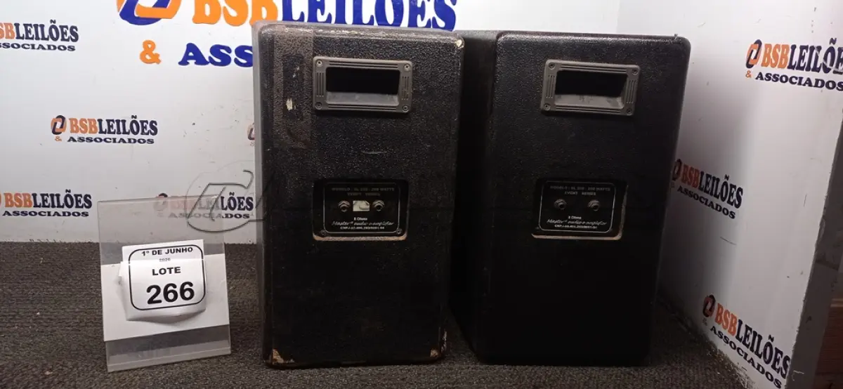 LOTE 266 - 02 CAIXAS DE SOM ALTO FALANTES MARCA MASTER. (NO ESTADO) ATENÇÃO! FAZER A VISITAÇÃO ANTES DE ARREMATAR, NÃO SABEMOS SE FUNCIONA, LEILÃO NÃO TEM GARANTIA E NEM DEVOLUÇÃO, SUJEITO A POSSÍVEIS AVARIAS VISÍVEIS/OCULTAS E/OU AUSÊNCIA DE COMPONENTES.
