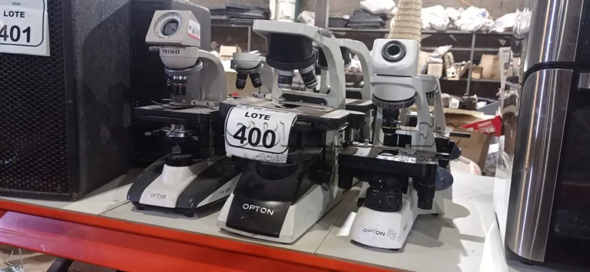 LOTE 400 - 06 MICROSCÓPIOS DE MODELOS DIVERSOS INCOMPLETOS. (NO ESTADO) ATENÇÃO! FAZER A VISITAÇÃO ANTES DE ARREMATAR, NÃO SABEMOS SE FUNCIONA, LEILÃO NÃO TEM GARANTIA E NEM DEVOLUÇÃO, SUJEITO A POSSÍVEIS AVARIAS VISÍVEIS/OCULTAS E/OU AUSÊNCIA DE COMPONENTES.