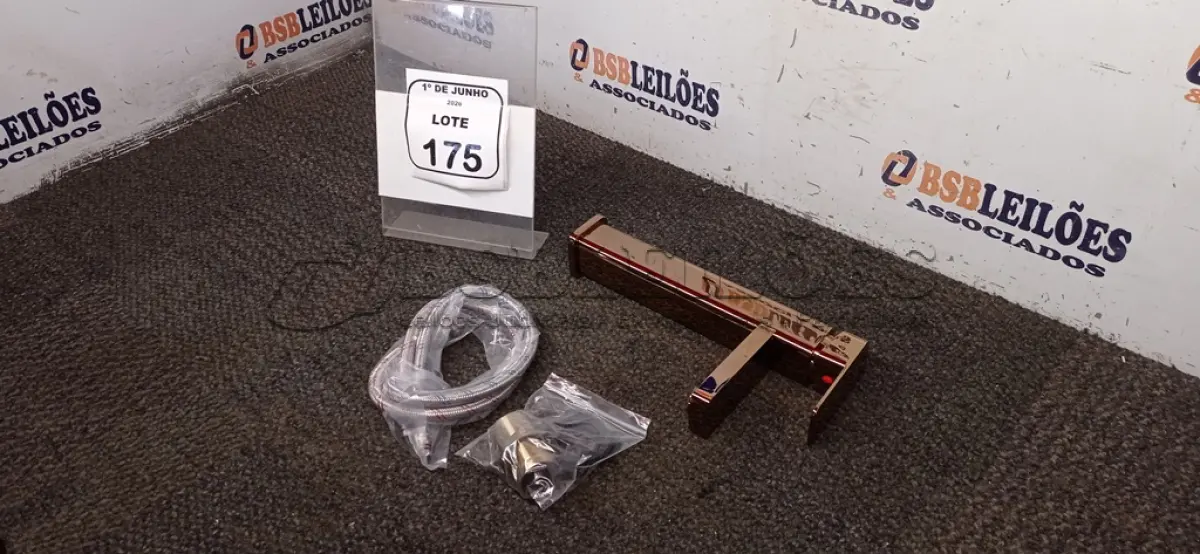 LOTE 175 - 01 TORNEIRA MISTURADOR MARCA PRIZI COM ACESSÓRIOS. (NO ESTADO) ATENÇÃO! FAZER A VISITAÇÃO ANTES DE ARREMATAR, NÃO SABEMOS SE FUNCIONA, LEILÃO NÃO TEM GARANTIA E NEM DEVOLUÇÃO, SUJEITO A POSSÍVEIS AVARIAS VISÍVEIS/OCULTAS E/OU AUSÊNCIA DE COMPONENTES.