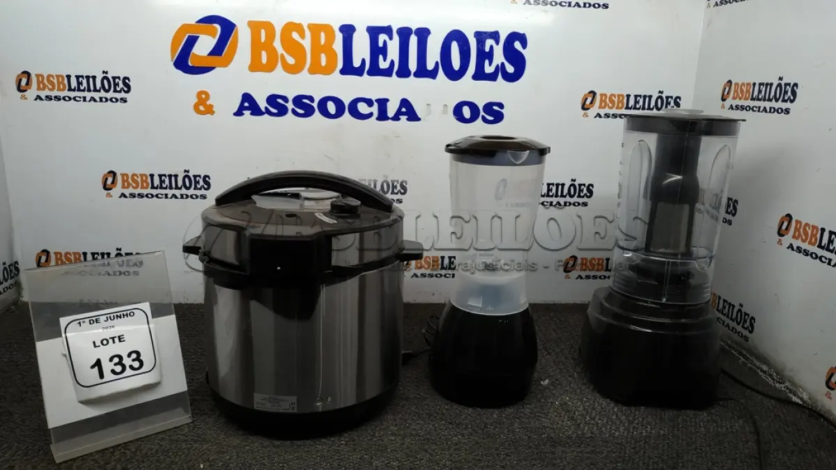 LOTE 133 - 01 PANELA DE PRESSÃO 220V MARCA MONDIAL E 02 LIQUIDIFICADORES 220V MARCA MONDIAL. (NO ESTADO) ATENÇÃO! FAZER A VISITAÇÃO ANTES DE ARREMATAR, NÃO SABEMOS SE FUNCIONA, LEILÃO NÃO TEM GARANTIA E NEM DEVOLUÇÃO, SUJEITO A POSSÍVEIS AVARIAS VISÍVEIS/OCULTAS E/OU AUSÊNCIA DE COMPONENTES.
