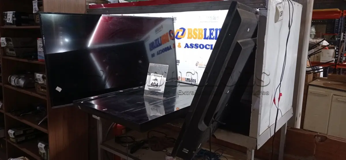 LOTE 404 - 01 TV LCD 49’’ MARCA SONY E 01 TV LCD 49’’ MARCA SAMSUNG PARA RETIRADA DE PEÇAS. (NO ESTADO) ATENÇÃO! FAZER A VISITAÇÃO ANTES DE ARREMATAR, NÃO SABEMOS SE FUNCIONA, LEILÃO NÃO TEM GARANTIA E NEM DEVOLUÇÃO, SUJEITO A POSSÍVEIS AVARIAS VISÍVEIS/OCULTAS E/OU AUSÊNCIA DE COMPONENTES.