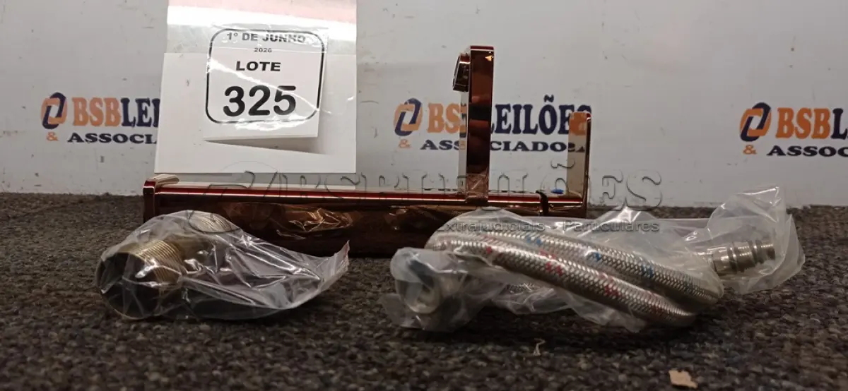 LOTE 325 - 01 TORNEIRA MISTURADOR MARCA PRIZI COM ACESSÓRIOS. (NO ESTADO) ATENÇÃO! FAZER A VISITAÇÃO ANTES DE ARREMATAR, NÃO SABEMOS SE FUNCIONA, LEILÃO NÃO TEM GARANTIA E NEM DEVOLUÇÃO, SUJEITO A POSSÍVEIS AVARIAS VISÍVEIS/OCULTAS E/OU AUSÊNCIA DE COMPONENTES.