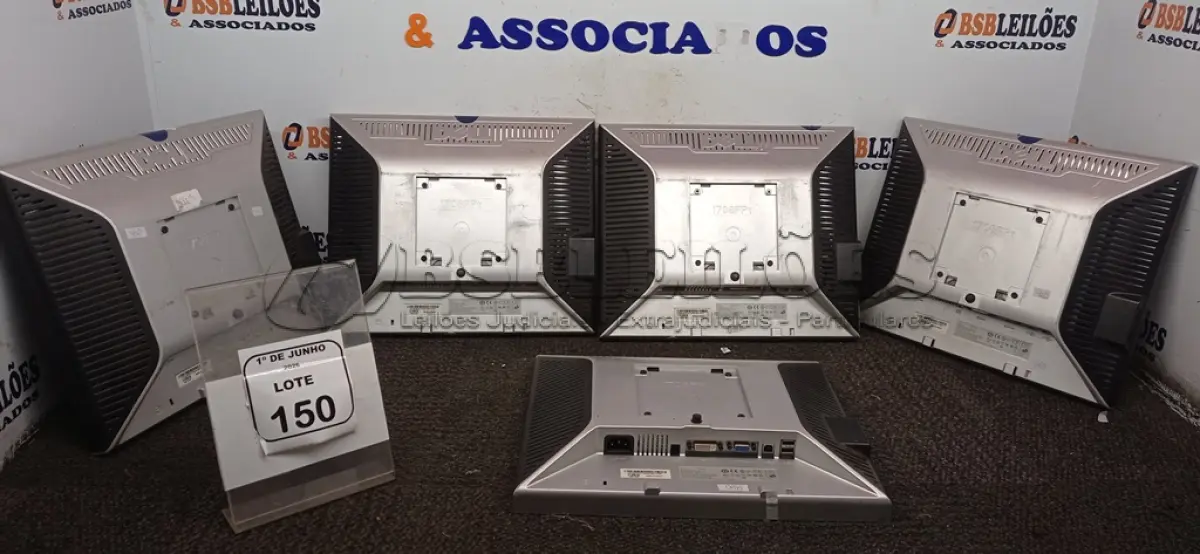 LOTE 150 - 05 MONITORES MARCA DELL. (NO ESTADO) ATENÇÃO! FAZER A VISITAÇÃO ANTES DE ARREMATAR, NÃO SABEMOS SE FUNCIONA, LEILÃO NÃO TEM GARANTIA E NEM DEVOLUÇÃO, SUJEITO A POSSÍVEIS AVARIAS VISÍVEIS/OCULTAS E/OU AUSÊNCIA DE COMPONENTES.
