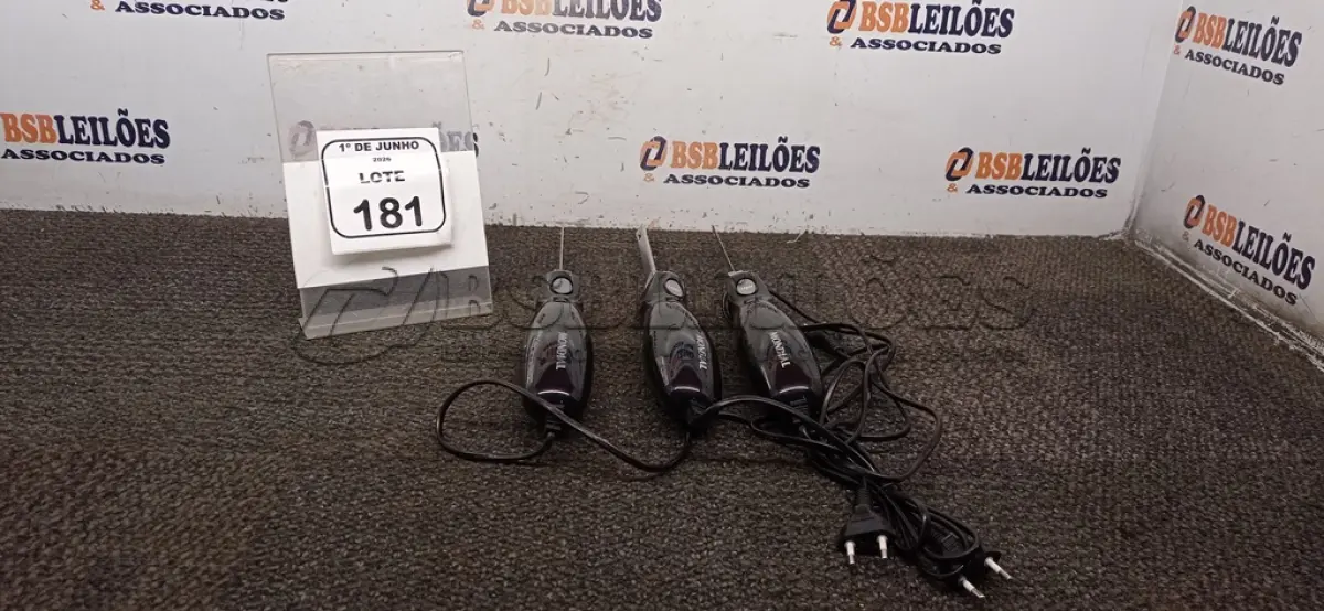 LOTE 181 - 03 FACAS ELÉTRICAS 220V MARCA MONDIAL. (NO ESTADO) ATENÇÃO! FAZER A VISITAÇÃO ANTES DE ARREMATAR, NÃO SABEMOS SE FUNCIONA, LEILÃO NÃO TEM GARANTIA E NEM DEVOLUÇÃO, SUJEITO A POSSÍVEIS AVARIAS VISÍVEIS/OCULTAS E/OU AUSÊNCIA DE COMPONENTES.