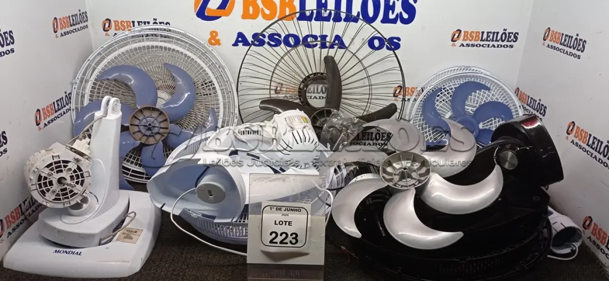 LOTE 223 - 05 VENTILADORES DE MODELOS DIVERSOS DESMONTADOS INCOMPLETOS MARCA MONDIAL. (NO ESTADO) ATENÇÃO! FAZER A VISITAÇÃO ANTES DE ARREMATAR, NÃO SABEMOS SE FUNCIONA, LEILÃO NÃO TEM GARANTIA E NEM DEVOLUÇÃO, SUJEITO A POSSÍVEIS AVARIAS VISÍVEIS/OCULTAS E/OU AUSÊNCIA DE COMPONENTES.