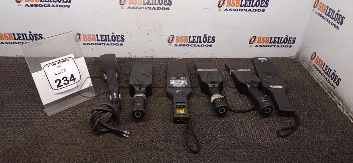 LOTE 234 - 05 DETECTORES DE METAL DE MARCAS E MODELOS DIVERSOS E 01 PRANCHA DE CABELO. (NO ESTADO) ATENÇÃO! FAZER A VISITAÇÃO ANTES DE ARREMATAR, NÃO SABEMOS SE FUNCIONA, LEILÃO NÃO TEM GARANTIA E NEM DEVOLUÇÃO, SUJEITO A POSSÍVEIS AVARIAS VISÍVEIS/OCULTAS E/OU AUSÊNCIA DE COMPONENTES.