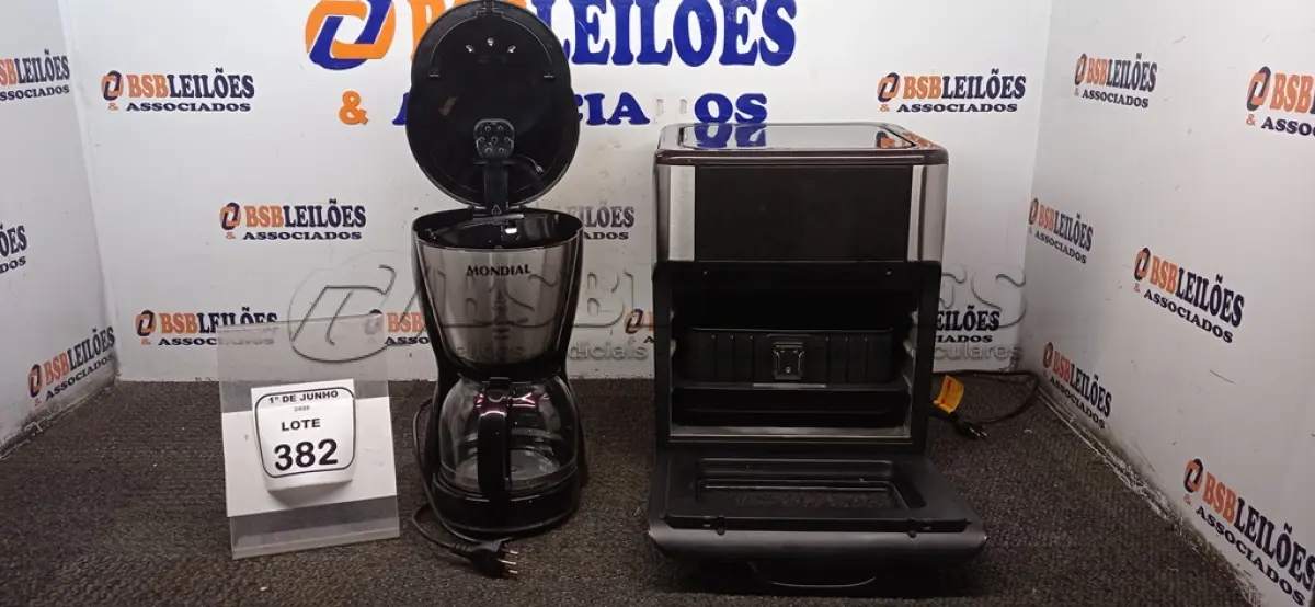 LOTE 382 - 01 AIR FRYER/FORNO 12L 220V MARCA MONDIAL E 01 CAFETERIA 220V MARCA MONDIAL. (NO ESTADO) ATENÇÃO! FAZER A VISITAÇÃO ANTES DE ARREMATAR, NÃO SABEMOS SE FUNCIONA, LEILÃO NÃO TEM GARANTIA E NEM DEVOLUÇÃO, SUJEITO A POSSÍVEIS AVARIAS VISÍVEIS/OCULTAS E/OU AUSÊNCIA DE COMPONENTES.