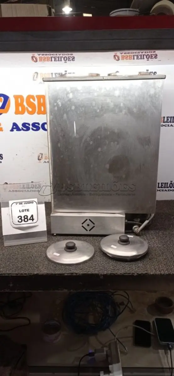 LOTE 384 - 01 CAFETEIRA INDUSTRIAL EM INOX MARCA MARCHESONI. (NO ESTADO) ATENÇÃO! FAZER A VISITAÇÃO ANTES DE ARREMATAR, NÃO SABEMOS SE FUNCIONA, LEILÃO NÃO TEM GARANTIA E NEM DEVOLUÇÃO, SUJEITO A POSSÍVEIS AVARIAS VISÍVEIS/OCULTAS E/OU AUSÊNCIA DE COMPONENTES.