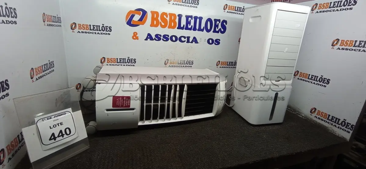 LOTE 440 - 02 CLIMATIZADORES DE AR MARCAS CADENCE E ELECTROLUX. (NO ESTADO) ATENÇÃO! FAZER A VISITAÇÃO ANTES DE ARREMATAR, NÃO SABEMOS SE FUNCIONA, LEILÃO NÃO TEM GARANTIA E NEM DEVOLUÇÃO, SUJEITO A POSSÍVEIS AVARIAS VISÍVEIS/OCULTAS E/OU AUSÊNCIA DE COMPONENTES.