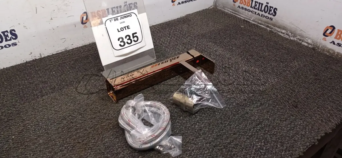 LOTE 335 - 01 TORNEIRA MISTURADOR MARCA PRIZI COM ACESSÓRIOS. (NO ESTADO) ATENÇÃO! FAZER A VISITAÇÃO ANTES DE ARREMATAR, NÃO SABEMOS SE FUNCIONA, LEILÃO NÃO TEM GARANTIA E NEM DEVOLUÇÃO, SUJEITO A POSSÍVEIS AVARIAS VISÍVEIS/OCULTAS E/OU AUSÊNCIA DE COMPONENTES.