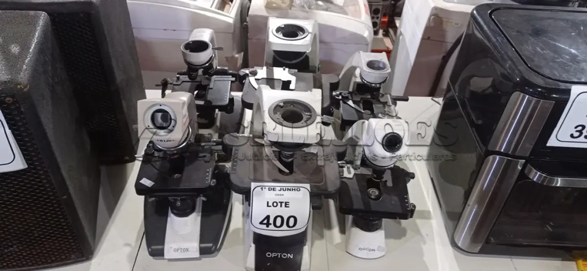 LOTE 400 - 06 MICROSCÓPIOS DE MODELOS DIVERSOS INCOMPLETOS. (NO ESTADO) ATENÇÃO! FAZER A VISITAÇÃO ANTES DE ARREMATAR, NÃO SABEMOS SE FUNCIONA, LEILÃO NÃO TEM GARANTIA E NEM DEVOLUÇÃO, SUJEITO A POSSÍVEIS AVARIAS VISÍVEIS/OCULTAS E/OU AUSÊNCIA DE COMPONENTES.