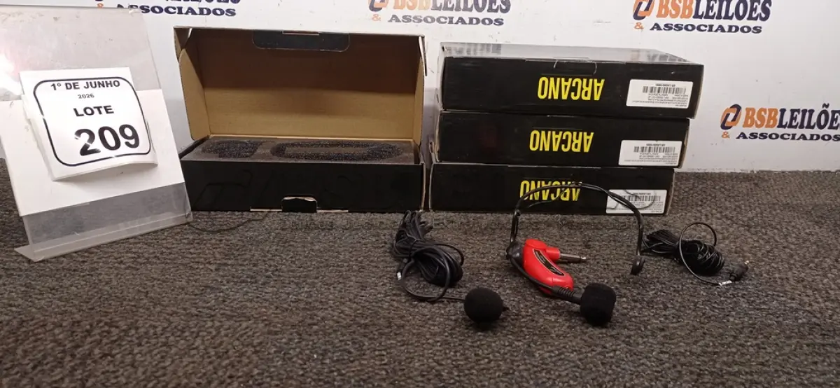 LOTE 209 - 04 MICROFONES AURICULAR COM MICROFONE DE LAPELA MODELO LA500 MARCA ARCANO. (NO ESTADO) ATENÇÃO! FAZER A VISITAÇÃO ANTES DE ARREMATAR, NÃO SABEMOS SE FUNCIONA, LEILÃO NÃO TEM GARANTIA E NEM DEVOLUÇÃO, SUJEITO A POSSÍVEIS AVARIAS VISÍVEIS/OCULTAS E/OU AUSÊNCIA DE COMPONENTES.