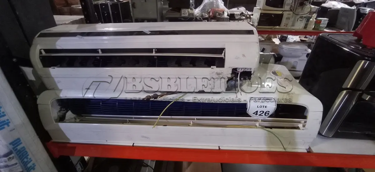 LOTE 426 - 01 EVAPORADORA 220V MODELO TIPO SPLIT UNIDADE INTERNA 22.000 BTU/H MARCA SPRINGER E 01 EVAPORADORA MODELO TLEA12FS-ADR DE 220V 12.00 BTU/H MARCA YORK. (NO ESTADO) ATENÇÃO! FAZER A VISITAÇÃO ANTES DE ARREMATAR, NÃO SABEMOS SE FUNCIONA, LEILÃO NÃO TEM GARANTIA E NEM DEVOLUÇÃO, SUJEITO A POSSÍVEIS AVARIAS VISÍVEIS/OCULTAS E/OU AUSÊNCIA DE COMPONENTES.