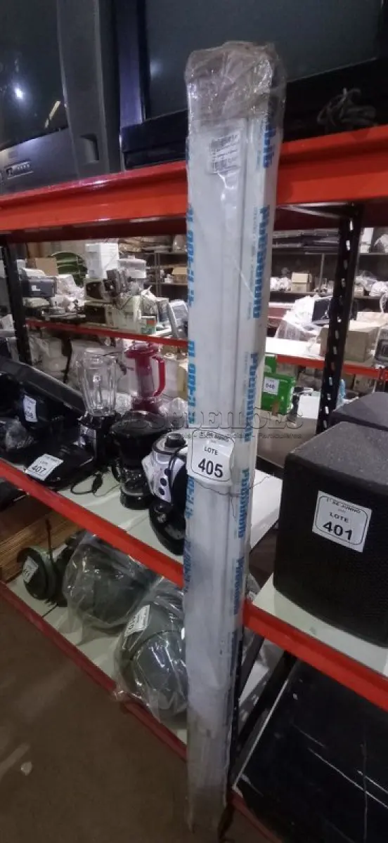 LOTE 405 - 01 PORTA SANFONADA PVC DE 0,86X2,10 NA COR BRANCA MARCA PLASTILIT. (NO ESTADO) ATENÇÃO! FAZER A VISITAÇÃO ANTES DE ARREMATAR, NÃO SABEMOS SE FUNCIONA, LEILÃO NÃO TEM GARANTIA E NEM DEVOLUÇÃO, SUJEITO A POSSÍVEIS AVARIAS VISÍVEIS/OCULTAS E/OU AUSÊNCIA DE COMPONENTES.