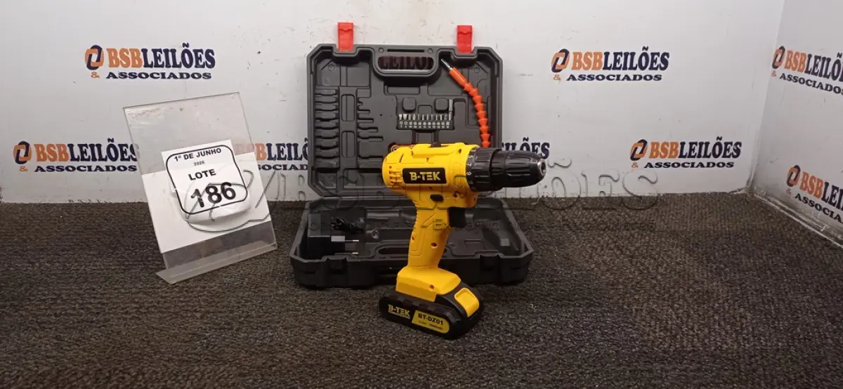 LOTE 186 - 01 PARAFUSADEIRA 36V A BATERIA COM MALETA E ACESSÓRIOS PRODUTO NOVO. (NO ESTADO) ATENÇÃO! FAZER A VISITAÇÃO ANTES DE ARREMATAR, NÃO SABEMOS SE FUNCIONA, LEILÃO NÃO TEM GARANTIA E NEM DEVOLUÇÃO, SUJEITO A POSSÍVEIS AVARIAS VISÍVEIS/OCULTAS E/OU AUSÊNCIA DE COMPONENTES.
