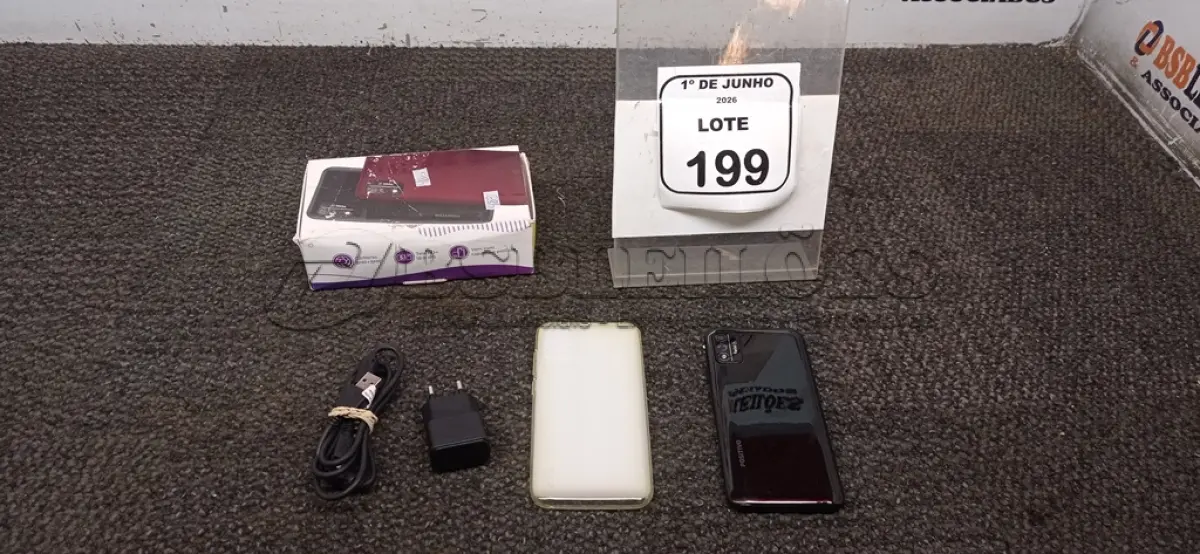 LOTE 199 - 01 SMARTPHONE MODELO TWIST MARCA POSITIVO. (NO ESTADO) ATENÇÃO! FAZER A VISITAÇÃO ANTES DE ARREMATAR, NÃO SABEMOS SE FUNCIONA, LEILÃO NÃO TEM GARANTIA E NEM DEVOLUÇÃO, SUJEITO A POSSÍVEIS AVARIAS VISÍVEIS/OCULTAS E/OU AUSÊNCIA DE COMPONENTES.