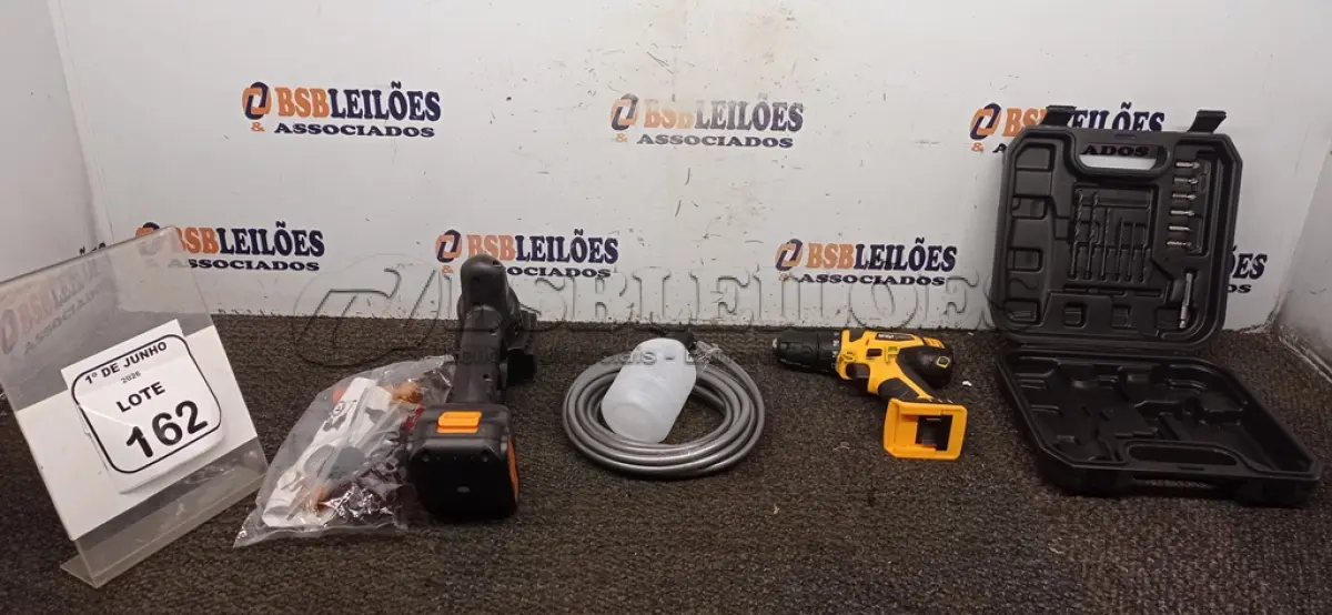 LOTE 162 - 01 PISTOLA DE PRESSÃO DE ÁGUA COM BATERIA 48V E ACESSÓRIOS E PARAFUSADEIRA WAP COM BROCAS E MALETA (SEM BATERIA). (NO ESTADO) ATENÇÃO! FAZER A VISITAÇÃO ANTES DE ARREMATAR, NÃO SABEMOS SE FUNCIONA, LEILÃO NÃO TEM GARANTIA E NEM DEVOLUÇÃO, SUJEITO A POSSÍVEIS AVARIAS VISÍVEIS/OCULTAS E/OU AUSÊNCIA DE COMPONENTES.