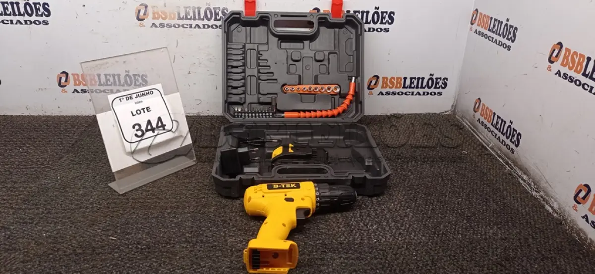 LOTE 344 - 01 PARAFUSADEIRA 36V A BATERIA COM MALETA E ACESSÓRIOS PRODUTO NOVO. (NO ESTADO) ATENÇÃO! FAZER A VISITAÇÃO ANTES DE ARREMATAR, NÃO SABEMOS SE FUNCIONA, LEILÃO NÃO TEM GARANTIA E NEM DEVOLUÇÃO, SUJEITO A POSSÍVEIS AVARIAS VISÍVEIS/OCULTAS E/OU AUSÊNCIA DE COMPONENTES.