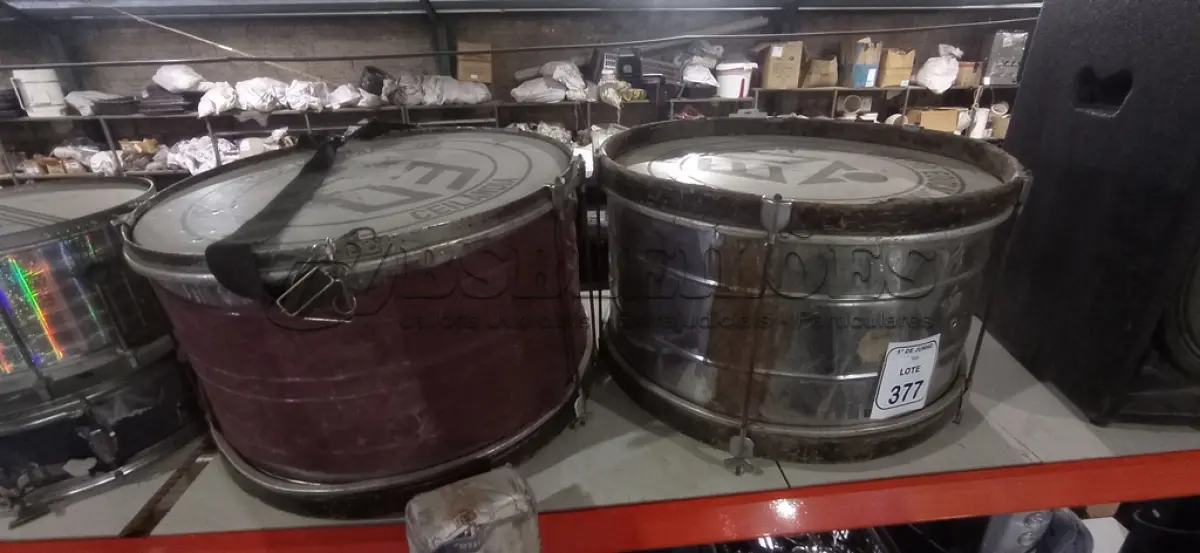 LOTE 377 - 02 TAMBORES PERCUSSIVOS. (NO ESTADO) ATENÇÃO! FAZER A VISITAÇÃO ANTES DE ARREMATAR, NÃO SABEMOS SE FUNCIONA, LEILÃO NÃO TEM GARANTIA E NEM DEVOLUÇÃO, SUJEITO A POSSÍVEIS AVARIAS VISÍVEIS/OCULTAS E/OU AUSÊNCIA DE COMPONENTES.