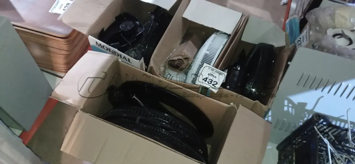 LOTE 432 - 04 VENTILADORES 220V MARCA MONDIAL DESMONTADOS INCOMPLETOS. (NO ESTADO) ATENÇÃO! FAZER A VISITAÇÃO ANTES DE ARREMATAR, NÃO SABEMOS SE FUNCIONA, LEILÃO NÃO TEM GARANTIA E NEM DEVOLUÇÃO, SUJEITO A POSSÍVEIS AVARIAS VISÍVEIS/OCULTAS E/OU AUSÊNCIA DE COMPONENTES.