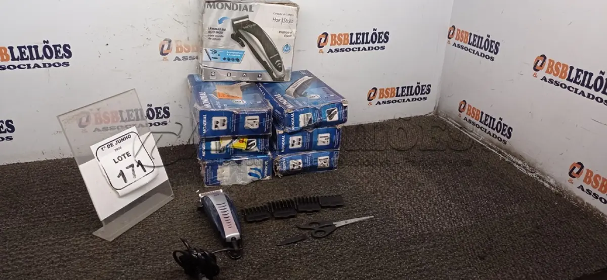 LOTE 171 - 08 MÁQUINAS DE CORTAR CABELO. (NO ESTADO) ATENÇÃO! FAZER A VISITAÇÃO ANTES DE ARREMATAR, NÃO SABEMOS SE FUNCIONA, LEILÃO NÃO TEM GARANTIA E NEM DEVOLUÇÃO, SUJEITO A POSSÍVEIS AVARIAS VISÍVEIS/OCULTAS E/OU AUSÊNCIA DE COMPONENTES.