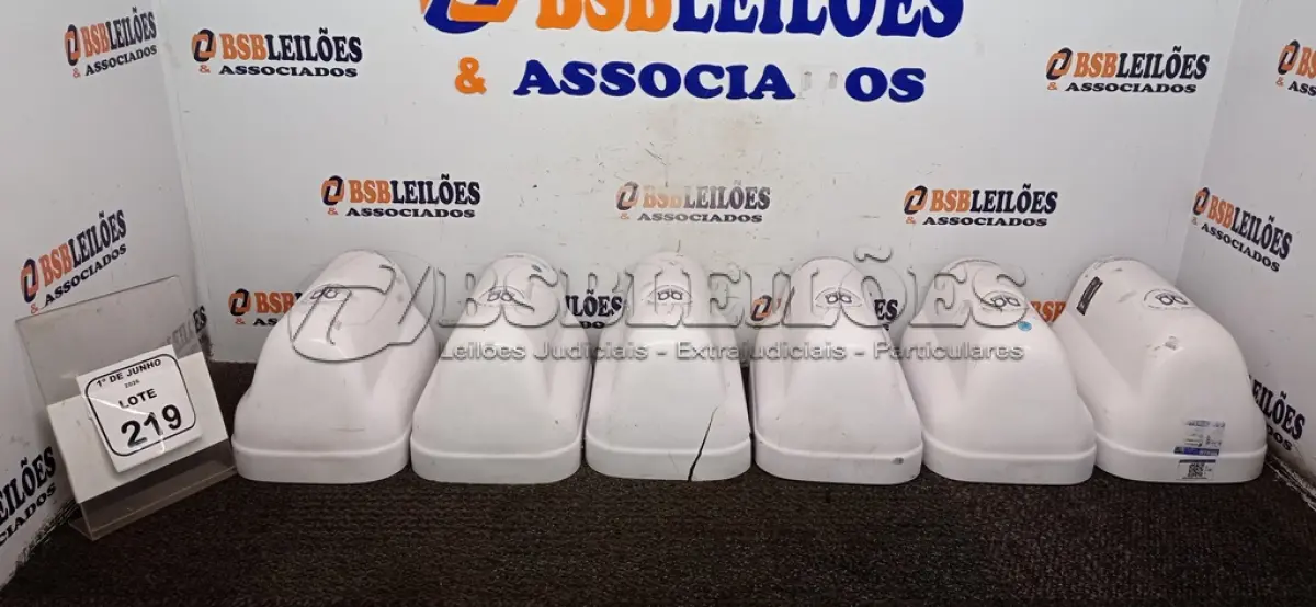 LOTE 219 - 06 SECADORES DE MÃO. (NO ESTADO) ATENÇÃO! FAZER A VISITAÇÃO ANTES DE ARREMATAR, NÃO SABEMOS SE FUNCIONA, LEILÃO NÃO TEM GARANTIA E NEM DEVOLUÇÃO, SUJEITO A POSSÍVEIS AVARIAS VISÍVEIS/OCULTAS E/OU AUSÊNCIA DE COMPONENTES.