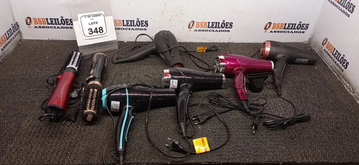 LOTE 348 - 02 ESCOVAS DE CABELO ELÉTRICA MARCA MONDIAL E 05 SECADORES DE CABELO MODELOS DIVERSOS MARCA MONDIAL. (NO ESTADO) ATENÇÃO! FAZER A VISITAÇÃO ANTES DE ARREMATAR, NÃO SABEMOS SE FUNCIONA, LEILÃO NÃO TEM GARANTIA E NEM DEVOLUÇÃO, SUJEITO A POSSÍVEIS AVARIAS VISÍVEIS/OCULTAS E/OU AUSÊNCIA DE COMPONENTES.