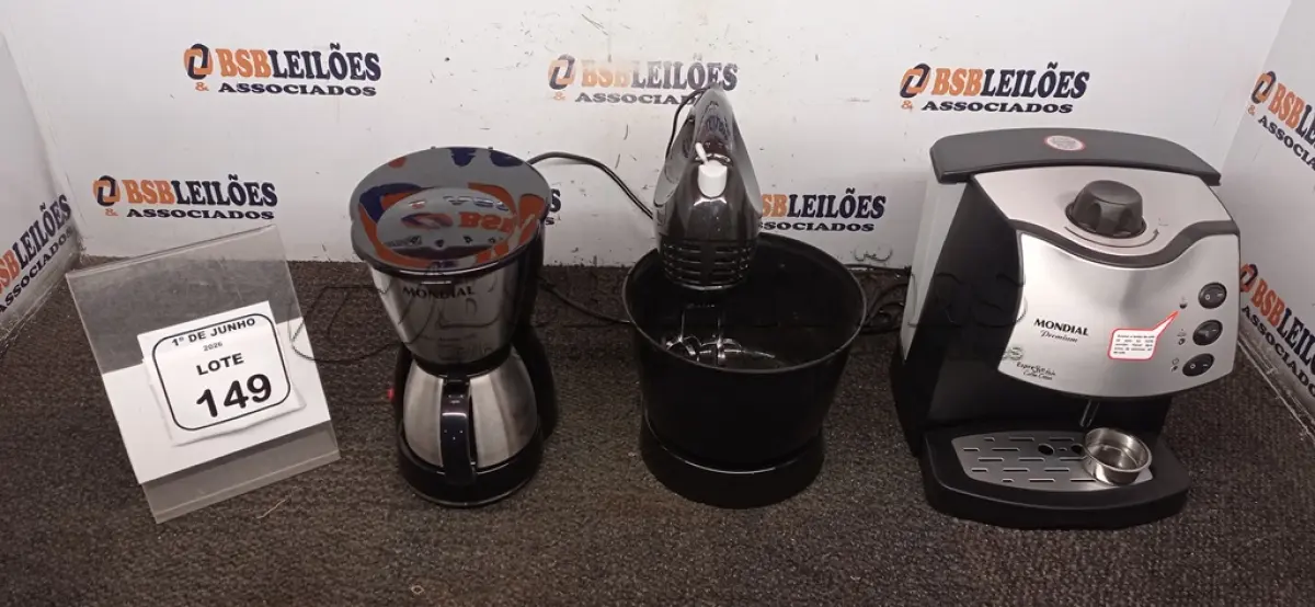 LOTE 149 - 01 MÁQUINA DE CAFÉ EXPRESSO MARCA MONDIAL, 01 CAFETERIA 220V MARCA MONDIAL E 01 BATEDEIRA 220V MARCA MONDIAL. (NO ESTADO) ATENÇÃO! FAZER A VISITAÇÃO ANTES DE ARREMATAR, NÃO SABEMOS SE FUNCIONA, LEILÃO NÃO TEM GARANTIA E NEM DEVOLUÇÃO, SUJEITO A POSSÍVEIS AVARIAS VISÍVEIS/OCULTAS E/OU AUSÊNCIA DE COMPONENTES.