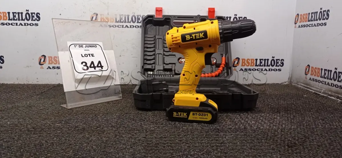 LOTE 344 - 01 PARAFUSADEIRA 36V A BATERIA COM MALETA E ACESSÓRIOS PRODUTO NOVO. (NO ESTADO) ATENÇÃO! FAZER A VISITAÇÃO ANTES DE ARREMATAR, NÃO SABEMOS SE FUNCIONA, LEILÃO NÃO TEM GARANTIA E NEM DEVOLUÇÃO, SUJEITO A POSSÍVEIS AVARIAS VISÍVEIS/OCULTAS E/OU AUSÊNCIA DE COMPONENTES.