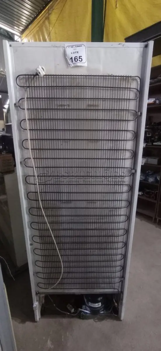 LOTE 165 - 01 GELADEIRA 460L MARCA CONTINENTAL. (NO ESTADO) ATENÇÃO! FAZER A VISITAÇÃO ANTES DE ARREMATAR, NÃO SABEMOS SE FUNCIONA, LEILÃO NÃO TEM GARANTIA E NEM DEVOLUÇÃO, SUJEITO A POSSÍVEIS AVARIAS VISÍVEIS/OCULTAS E/OU AUSÊNCIA DE COMPONENTES.