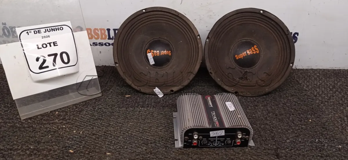 LOTE 270 - 02 ALTO-FALANTES MODELO SUPER BASS MARCA SELENIUM 01 MODULO TS 400X4 MARCA TARAMPS. (NO ESTADO) ATENÇÃO! FAZER A VISITAÇÃO ANTES DE ARREMATAR, NÃO SABEMOS SE FUNCIONA, LEILÃO NÃO TEM GARANTIA E NEM DEVOLUÇÃO, SUJEITO A POSSÍVEIS AVARIAS VISÍVEIS/OCULTAS E/OU AUSÊNCIA DE COMPONENTES.