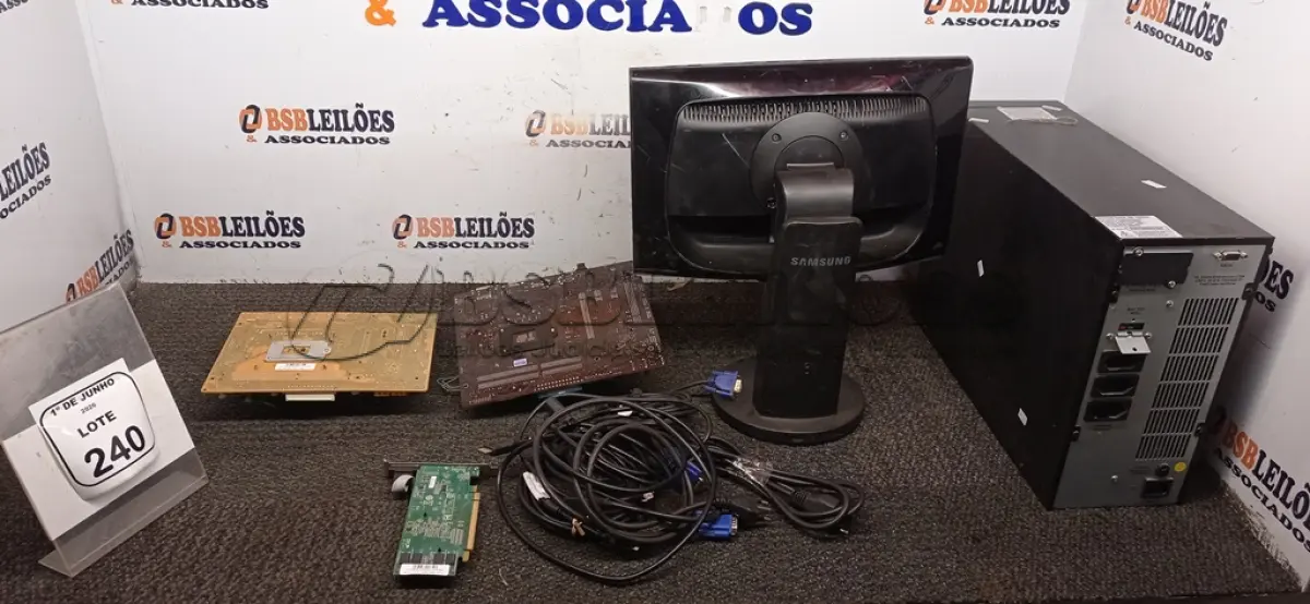 LOTE 240 - 01 NOBREAK 1684VA MARCA SMS, 01 MONITOR MARCA POSITIVO, 02 PLACAS DE VÍDEO COM HDMI E VÁRIOS CABO VGA E DE FORÇA. (NO ESTADO) ATENÇÃO! FAZER A VISITAÇÃO ANTES DE ARREMATAR, NÃO SABEMOS SE FUNCIONA, LEILÃO NÃO TEM GARANTIA E NEM DEVOLUÇÃO, SUJEITO A POSSÍVEIS AVARIAS VISÍVEIS/OCULTAS E/OU AUSÊNCIA DE COMPONENTES.
