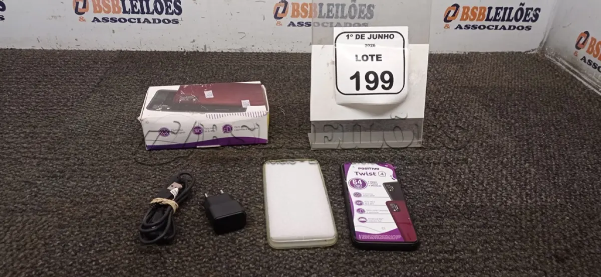 LOTE 199 - 01 SMARTPHONE MODELO TWIST MARCA POSITIVO. (NO ESTADO) ATENÇÃO! FAZER A VISITAÇÃO ANTES DE ARREMATAR, NÃO SABEMOS SE FUNCIONA, LEILÃO NÃO TEM GARANTIA E NEM DEVOLUÇÃO, SUJEITO A POSSÍVEIS AVARIAS VISÍVEIS/OCULTAS E/OU AUSÊNCIA DE COMPONENTES.