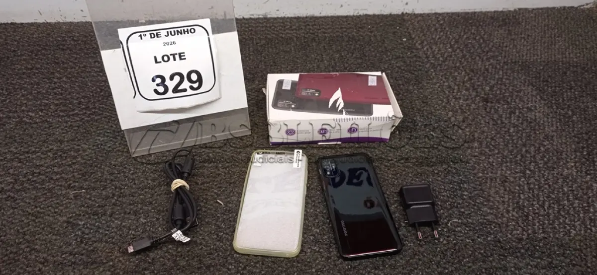 LOTE 329 - 01 SMARTPHONE COM CARREGADOR MODELO TWIST MARCA POSITIVO. (NO ESTADO) ATENÇÃO! FAZER A VISITAÇÃO ANTES DE ARREMATAR, NÃO SABEMOS SE FUNCIONA, LEILÃO NÃO TEM GARANTIA E NEM DEVOLUÇÃO, SUJEITO A POSSÍVEIS AVARIAS VISÍVEIS/OCULTAS E/OU AUSÊNCIA DE COMPONENTES.