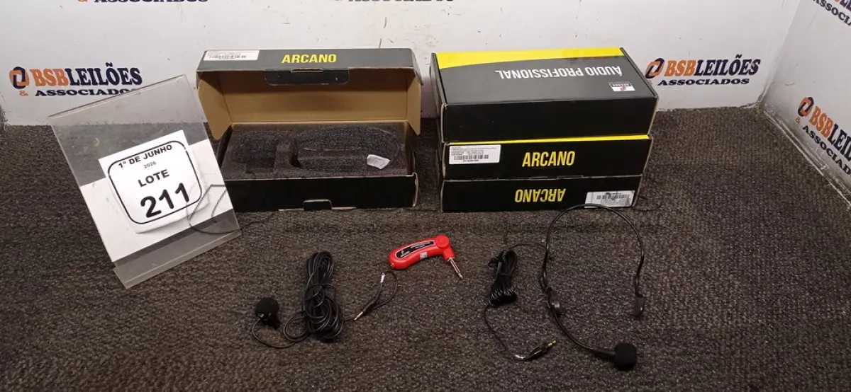 LOTE 211 - 04 MICROFONES AURICULAR COM MICROFONE DE LAPELA MODELO LA500 MARCA ARCANO. (NO ESTADO) ATENÇÃO! FAZER A VISITAÇÃO ANTES DE ARREMATAR, NÃO SABEMOS SE FUNCIONA, LEILÃO NÃO TEM GARANTIA E NEM DEVOLUÇÃO, SUJEITO A POSSÍVEIS AVARIAS VISÍVEIS/OCULTAS E/OU AUSÊNCIA DE COMPONENTES.